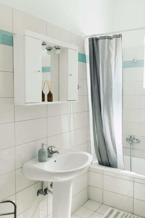 Grey House Apartment *